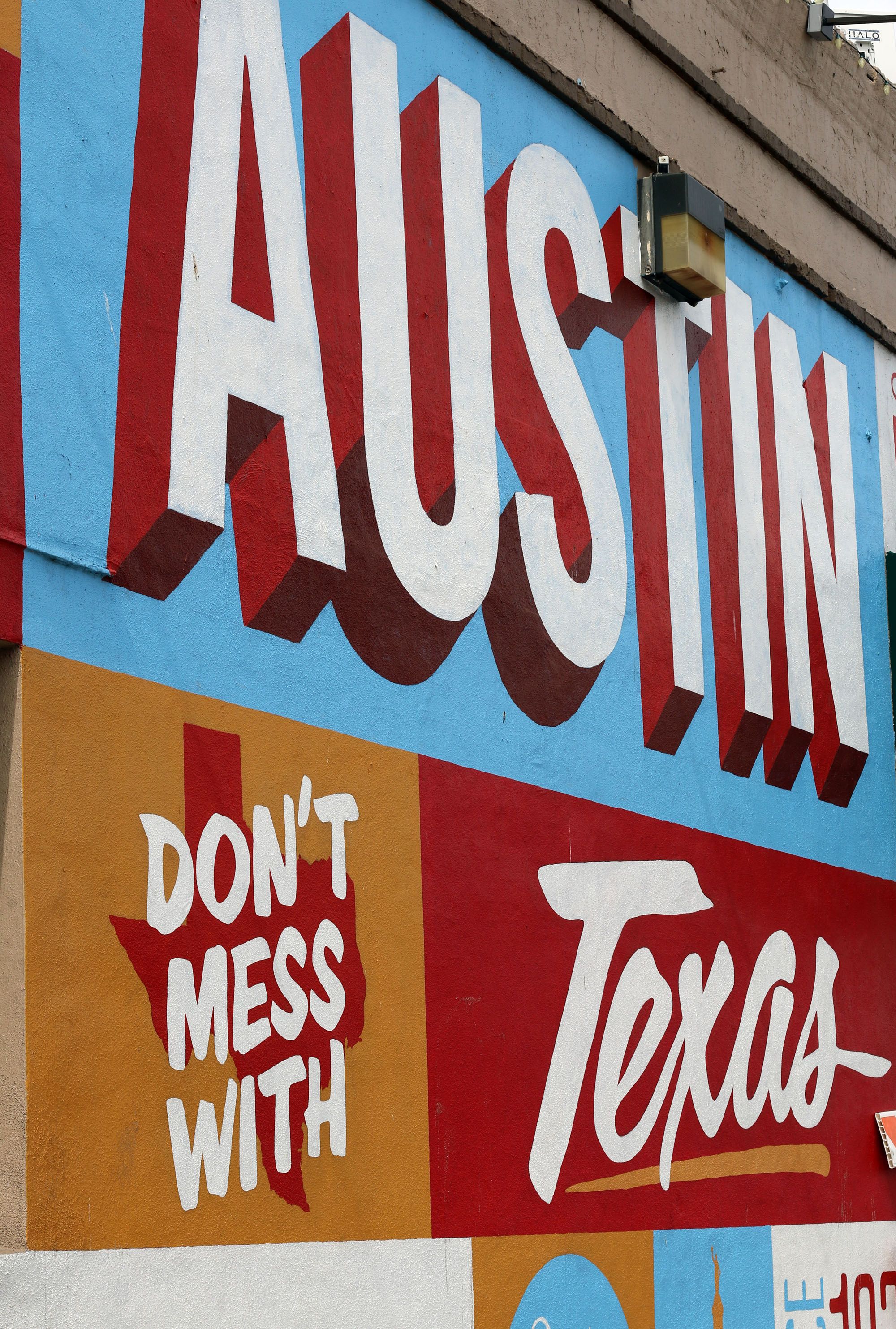 What Color Are Guide Signs In Texas